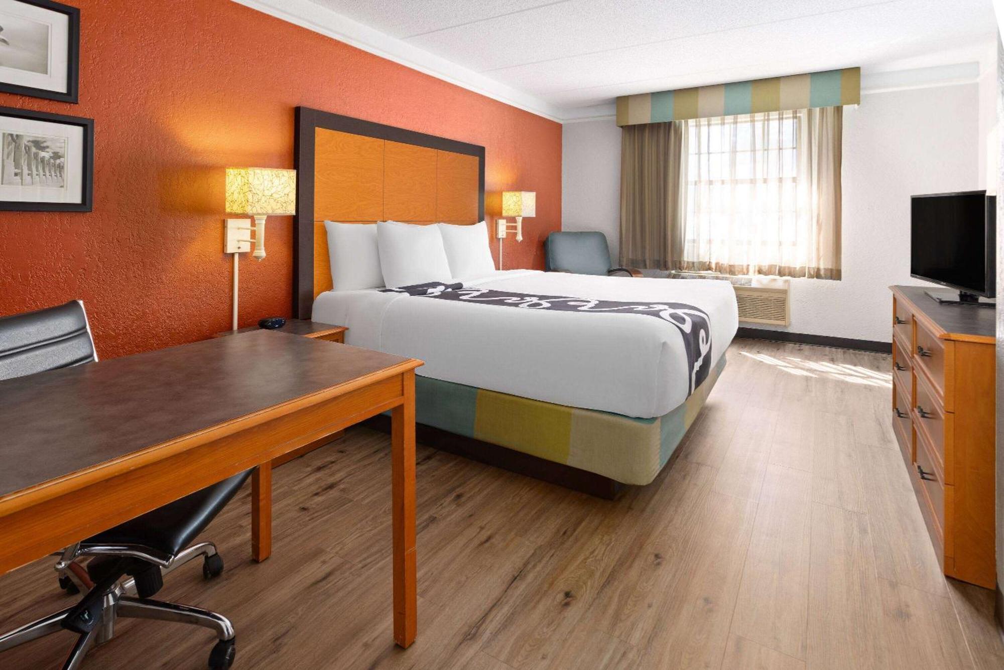 La Quinta Inn By Wyndham Pittsburgh Airport Moon Township Екстериор снимка