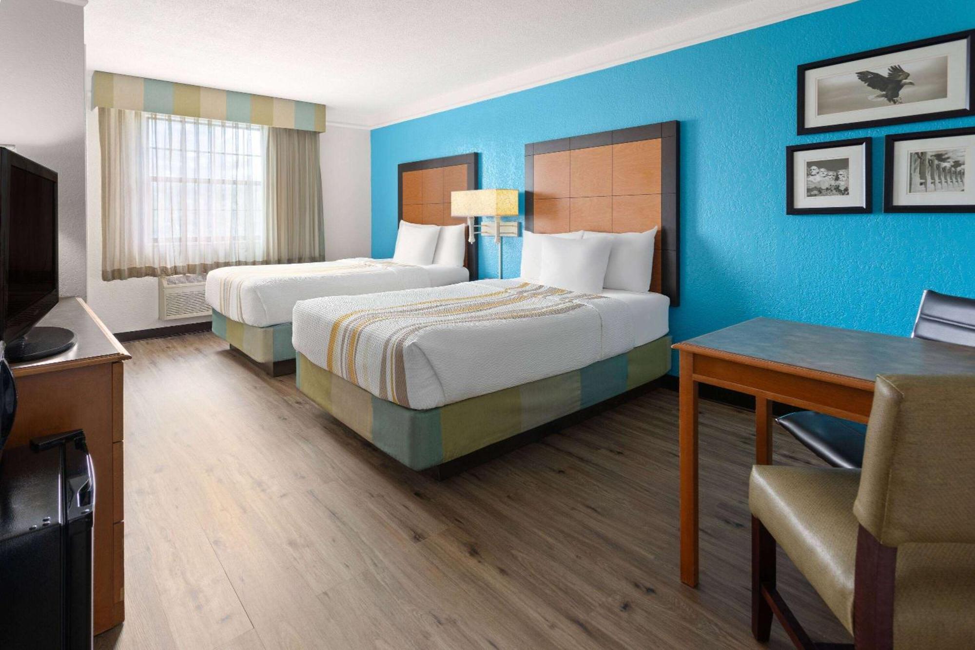 La Quinta Inn By Wyndham Pittsburgh Airport Moon Township Екстериор снимка