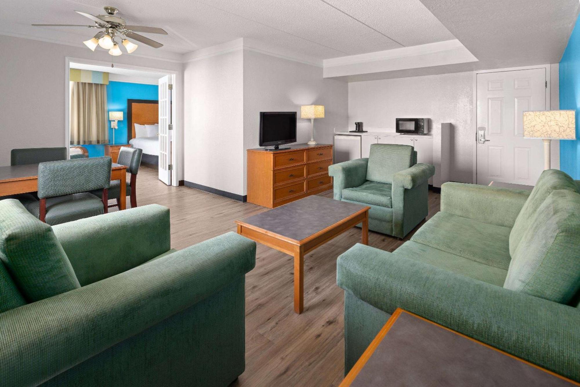 La Quinta Inn By Wyndham Pittsburgh Airport Moon Township Екстериор снимка