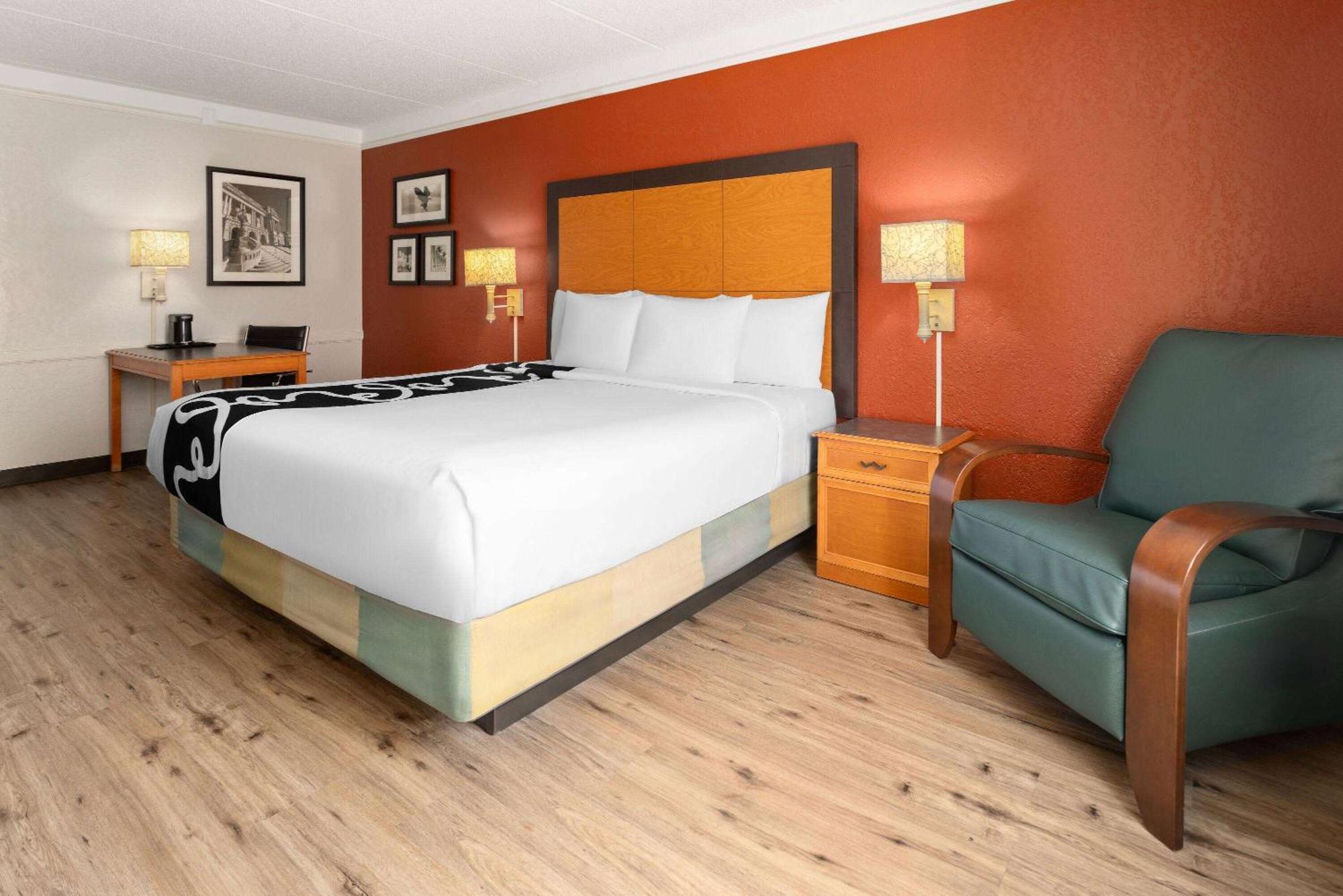 La Quinta Inn By Wyndham Pittsburgh Airport Moon Township Екстериор снимка