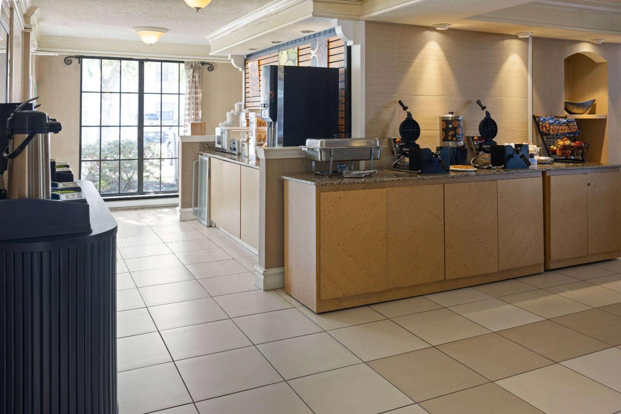 La Quinta Inn By Wyndham Pittsburgh Airport Moon Township Екстериор снимка