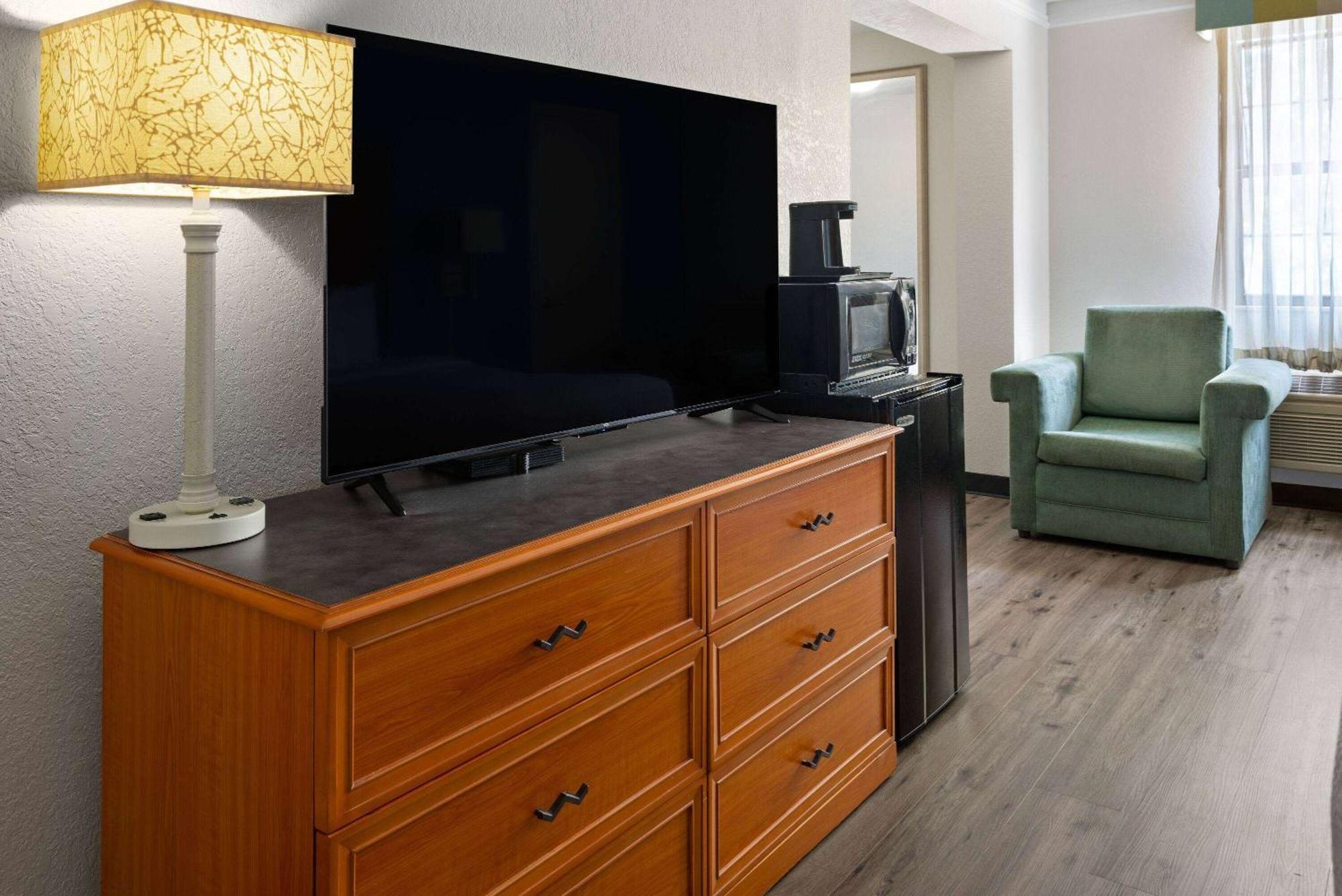 La Quinta Inn By Wyndham Pittsburgh Airport Moon Township Екстериор снимка